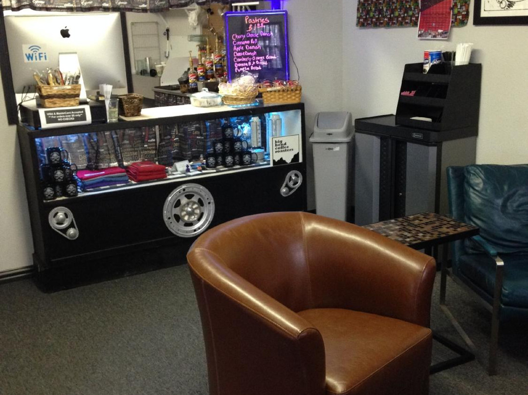 The Garage Coffee, Music & More景点图片