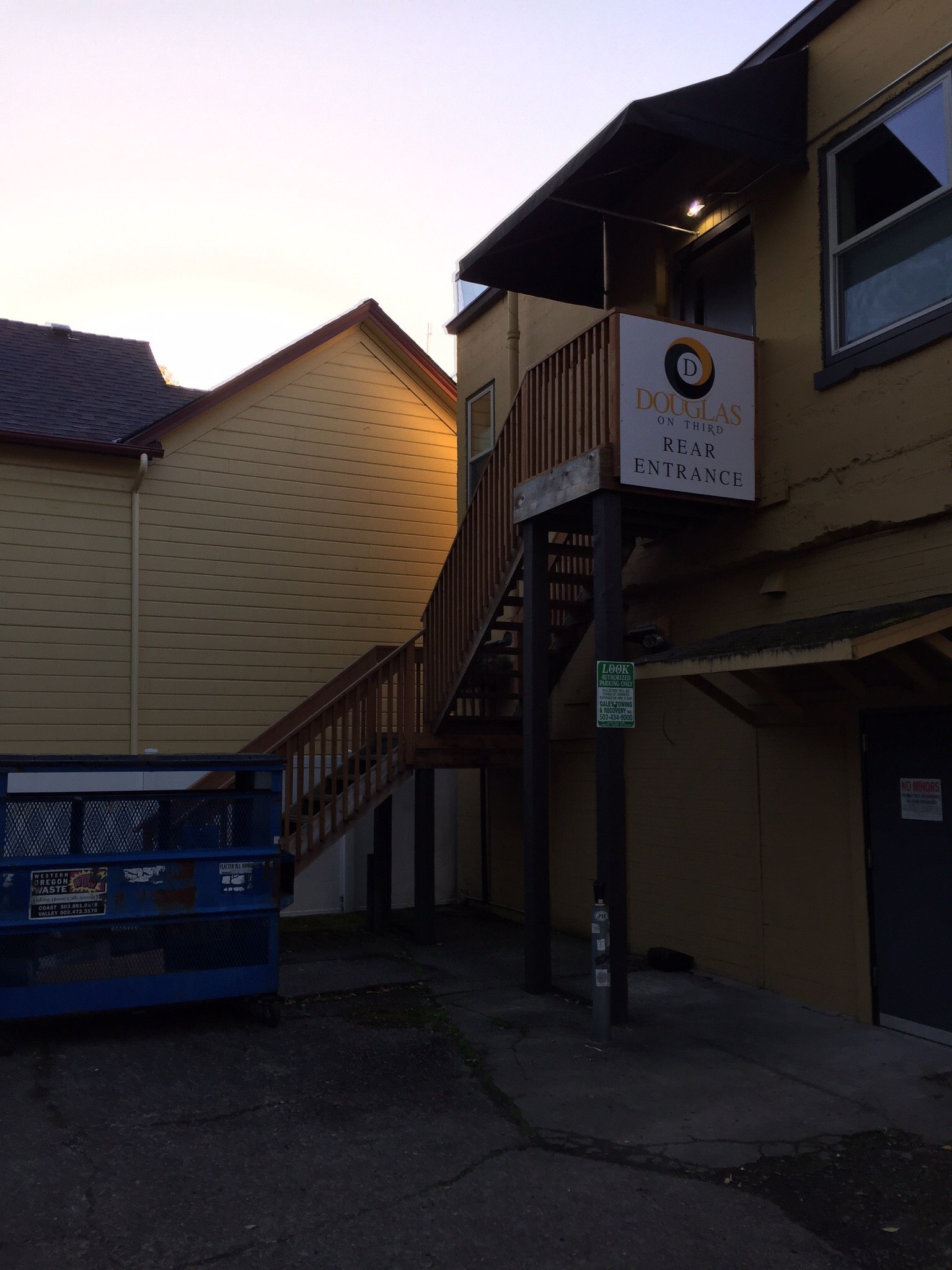 Douglas on Third-官方