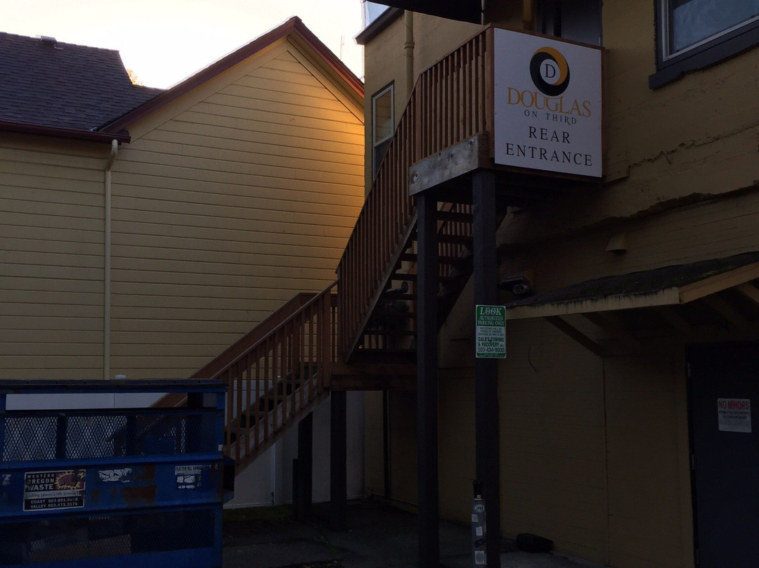 Douglas on Third主图