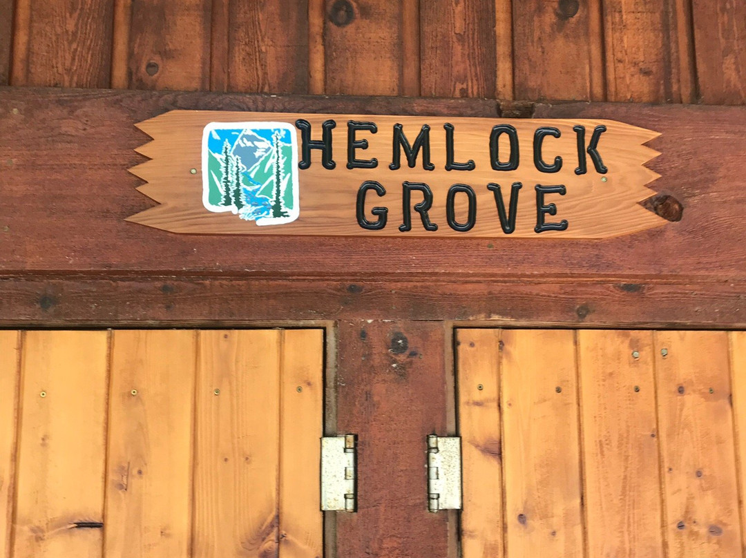 Hemlock Grove Boardwalk Trail景点图片