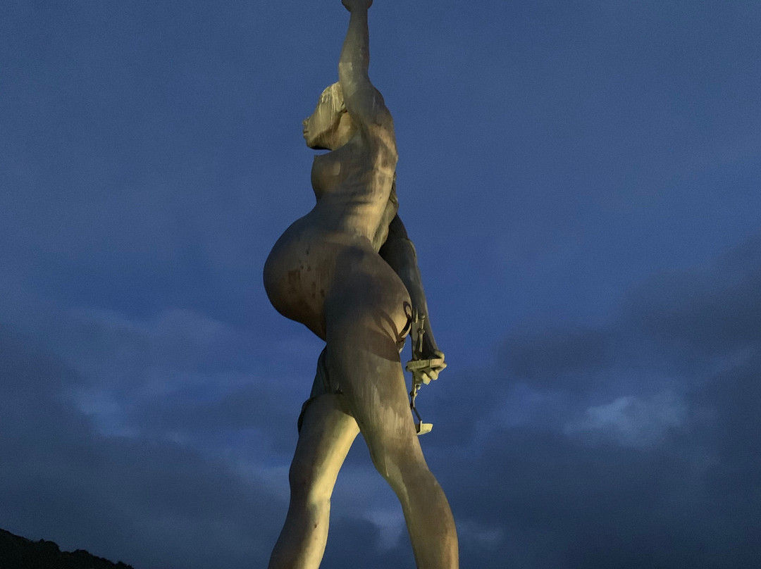Verity Statue-伊尔弗勒科姆必去景点