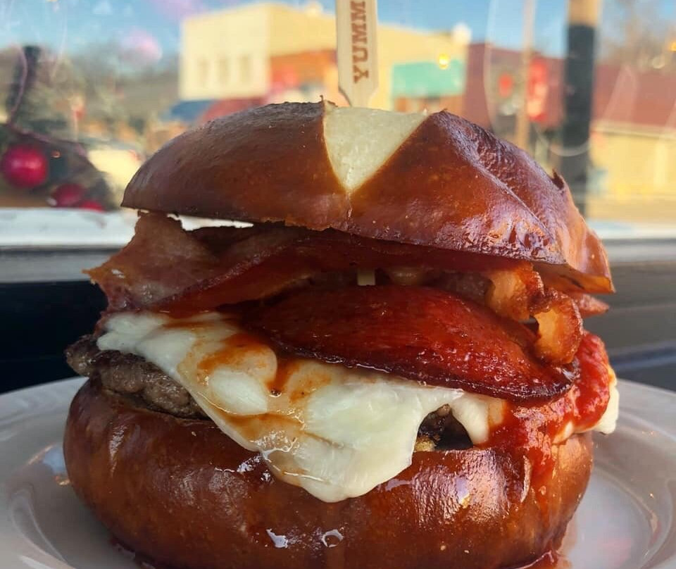 Webber餐馆和美食-Tags Grill and Bar