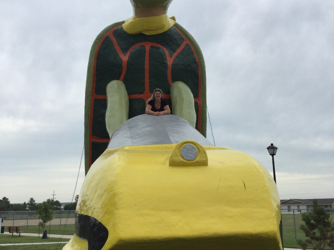 Tommy Turtle Statue-Bottineau必去景点