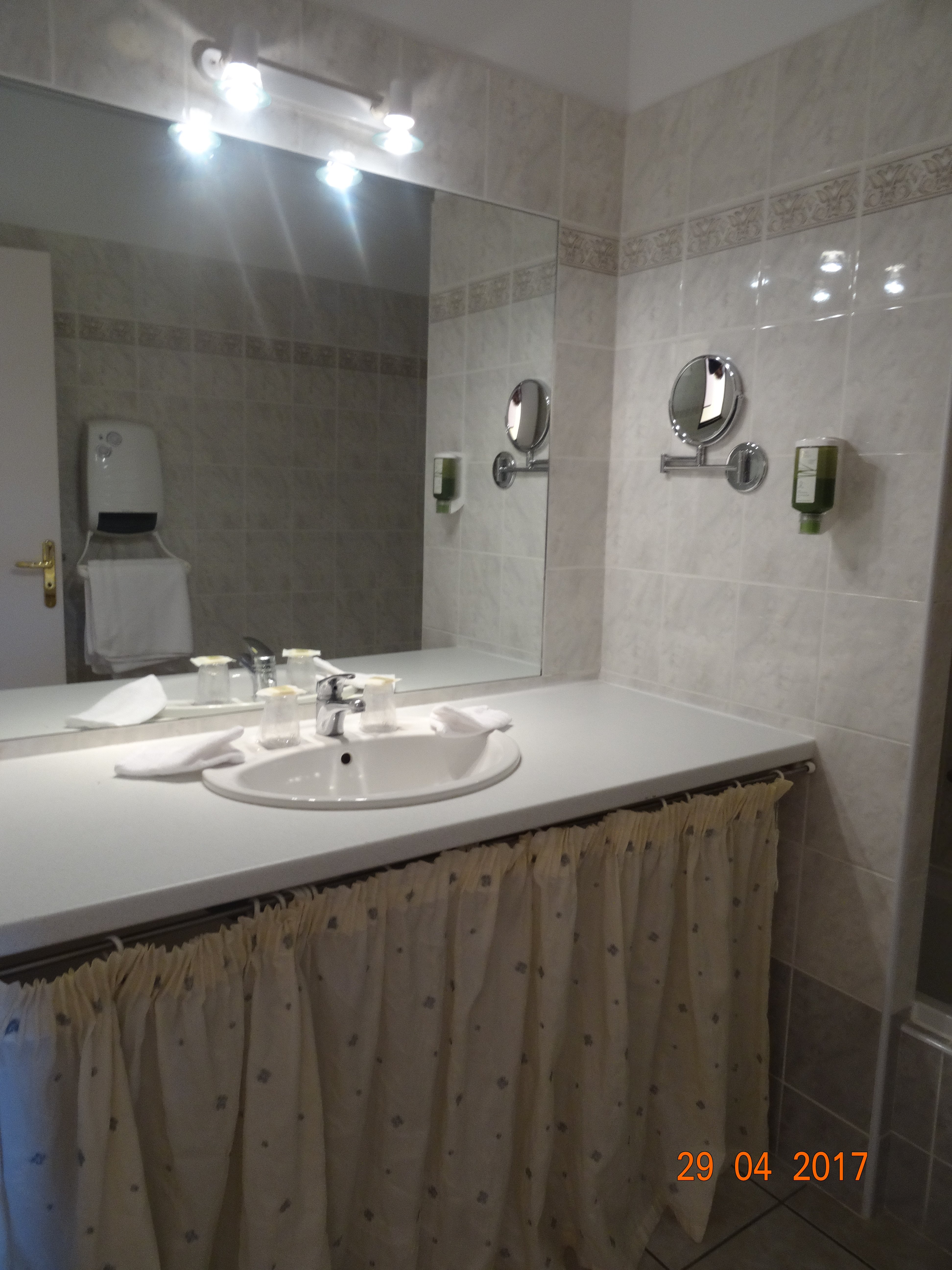 Logis Hôtel la Mère Biquette-浴室