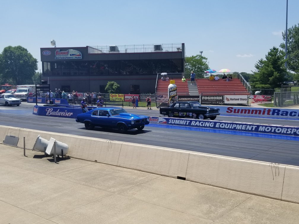 Summit Racing Equipment Motorsports Park景点图片