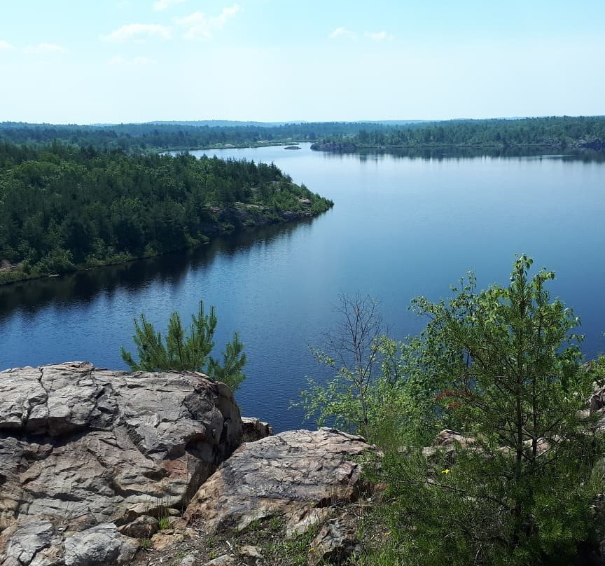 Lake Laurentian Conservation Area景点图片