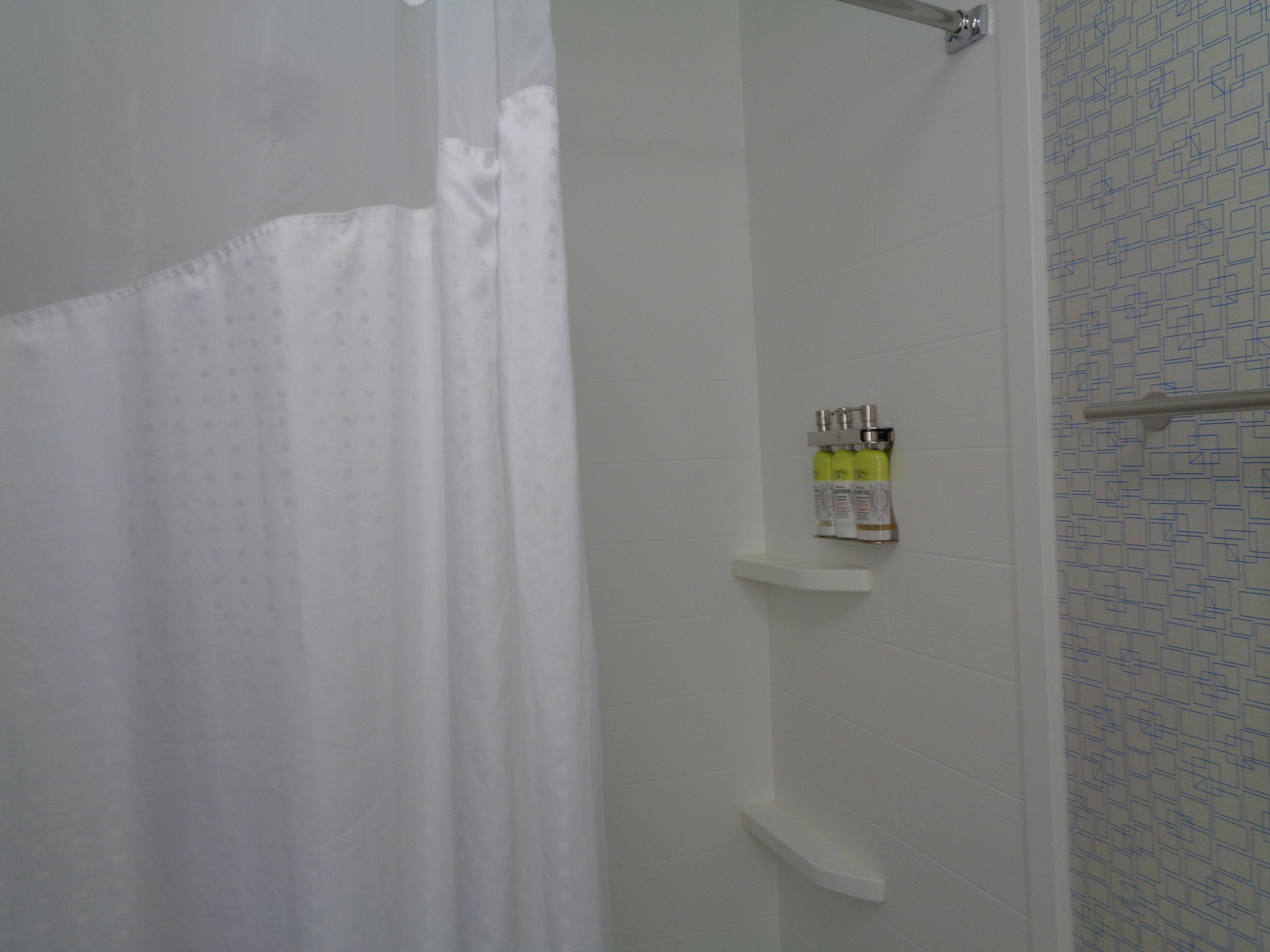 Holiday Inn Express & Suites Bismarck, an IHG hotel-浴室