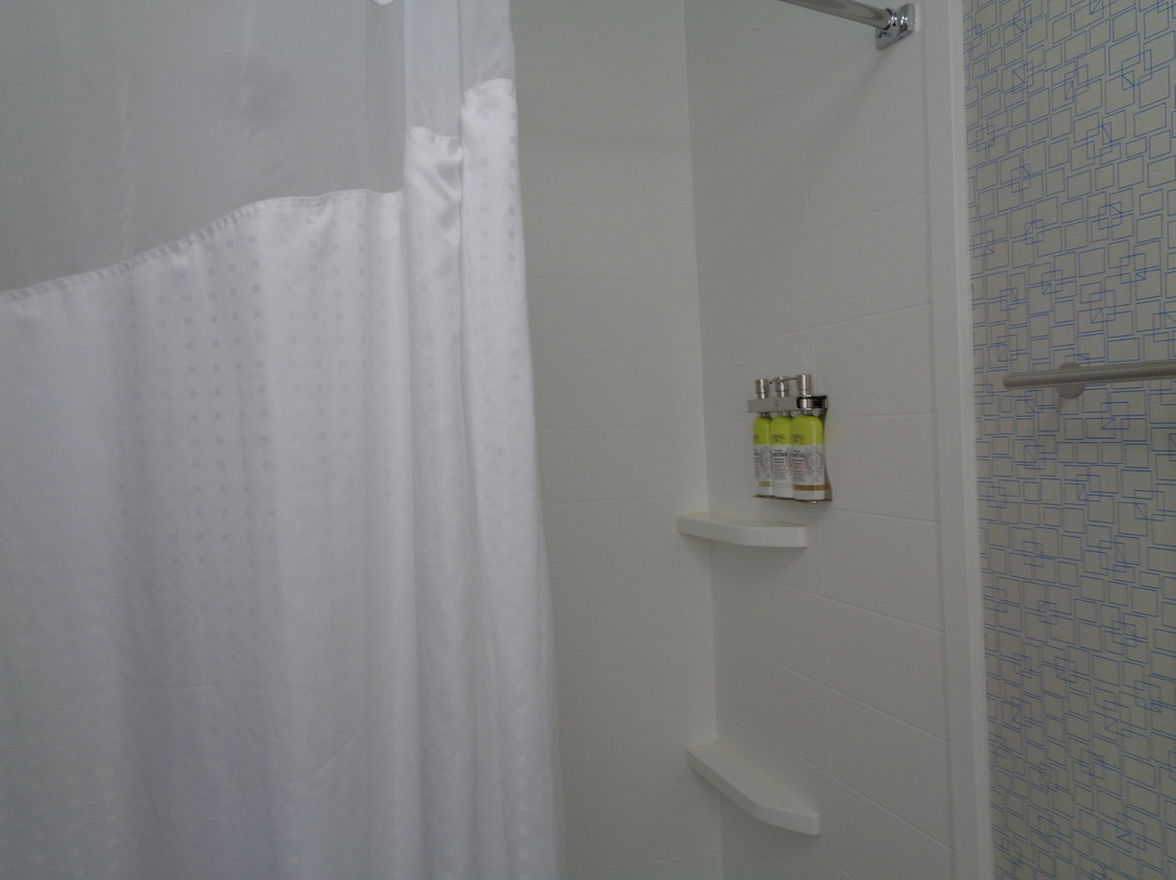 Holiday Inn Express & Suites Bismarck by IHG主图