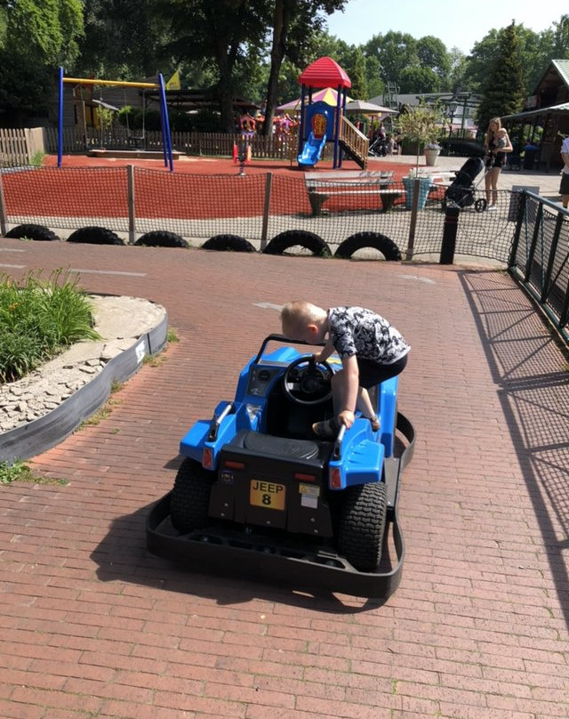 Amusementspark Tivoli-Berg en Dal必去景点