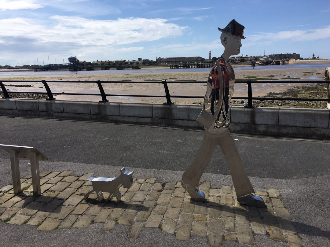 Seafront Lowry sculpture景点图片