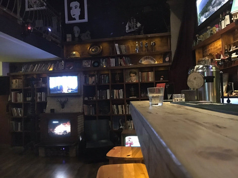 Bar Brand-瓦尔纳必去景点