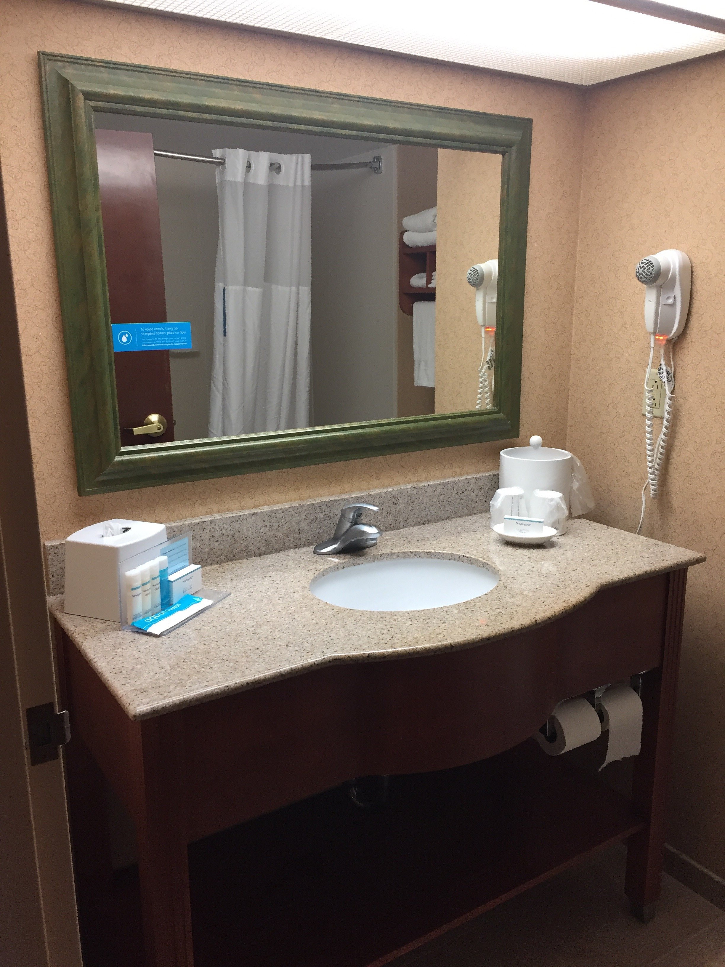 Hampton Inn Mt. Vernon-浴室