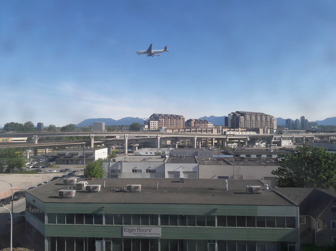 温德姆华机场戴斯酒店主图