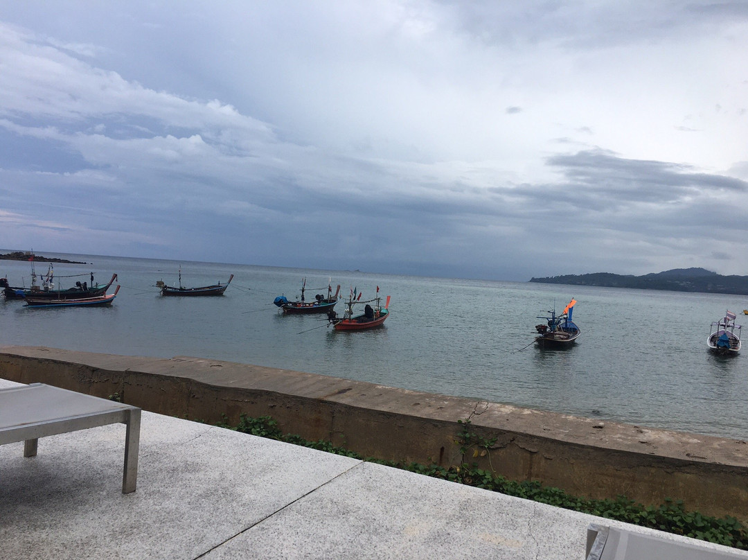 普吉岛海滨大酒店主图