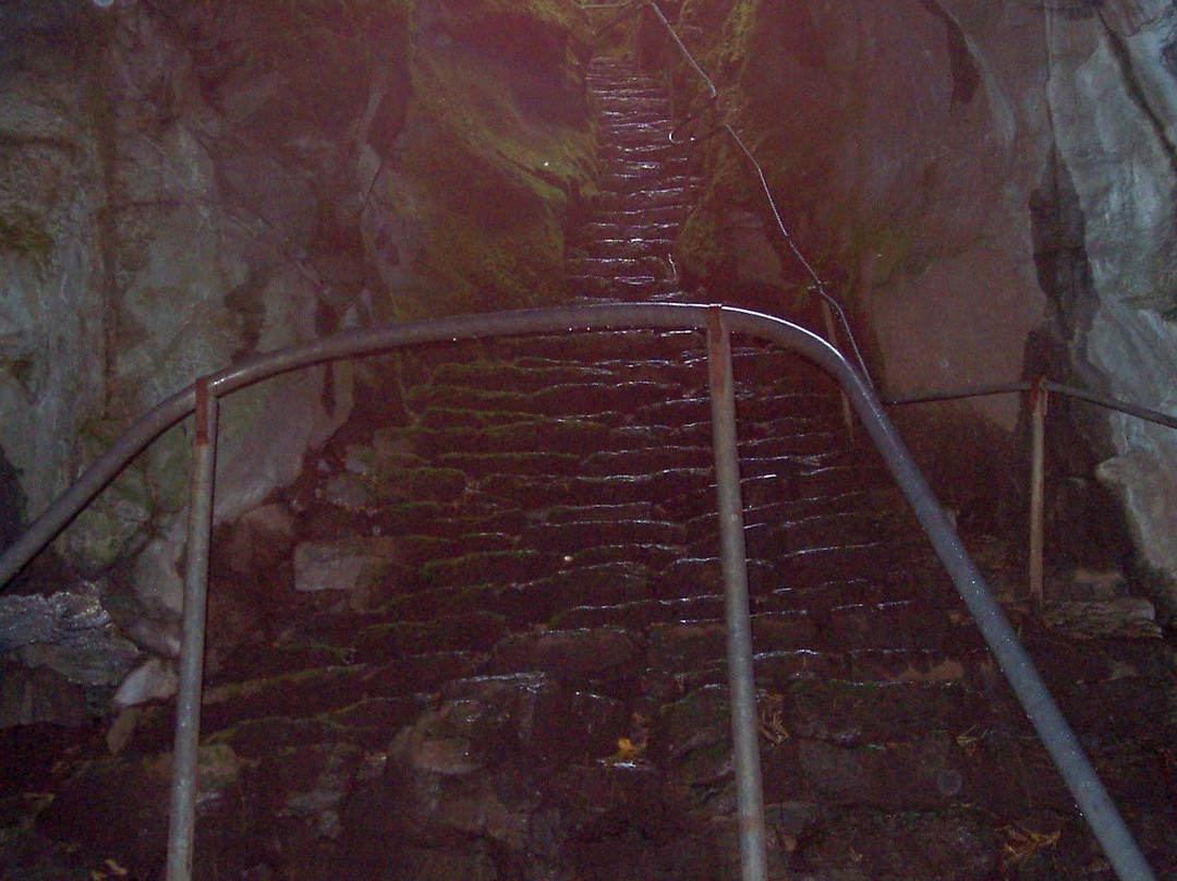 Pigeon Hole Cave-康镇必去景点