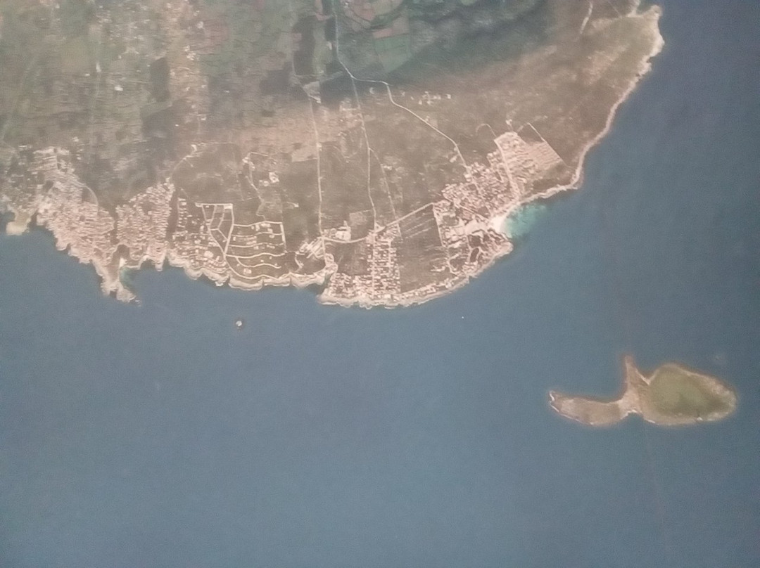 Far de l'illa de l'aire-Sant Lluis必去景点