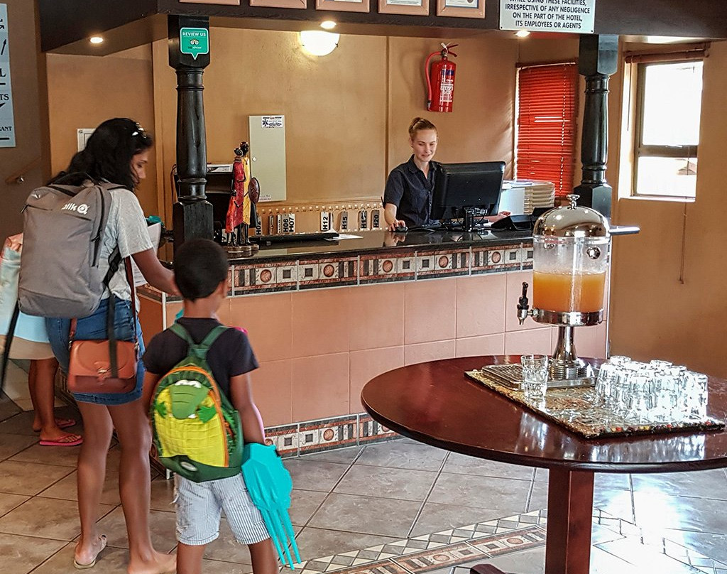 Elephant Lake Hotel主图