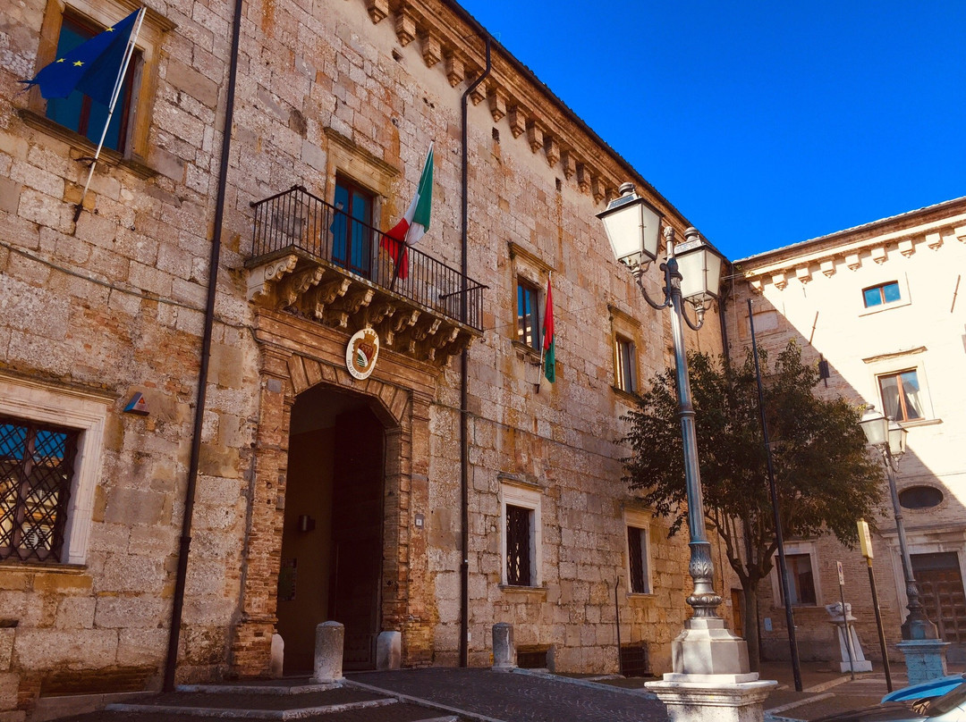 Palazzo dei Duchi D’Acquaviva景点图片