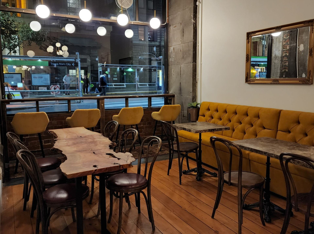 V Wine Salon