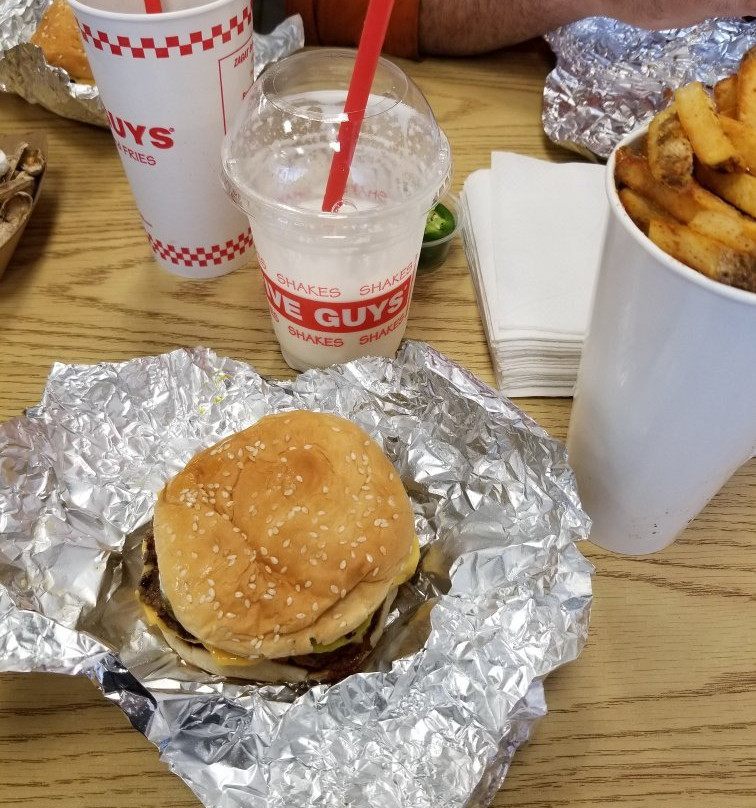Colonial Heights餐馆和美食-Five Guys
