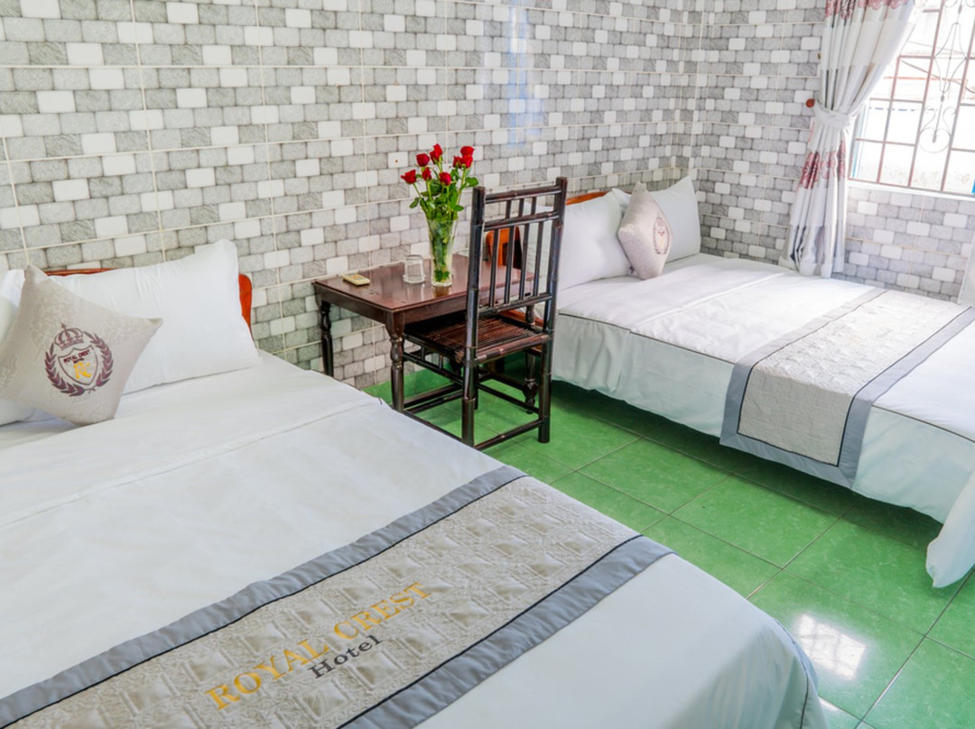 Royal Crest Hotel主图