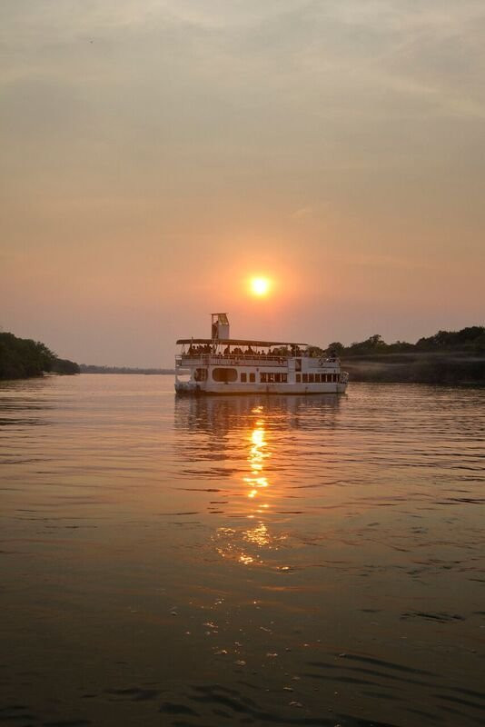The Explorer Club-维多利亚瀑布必去景点