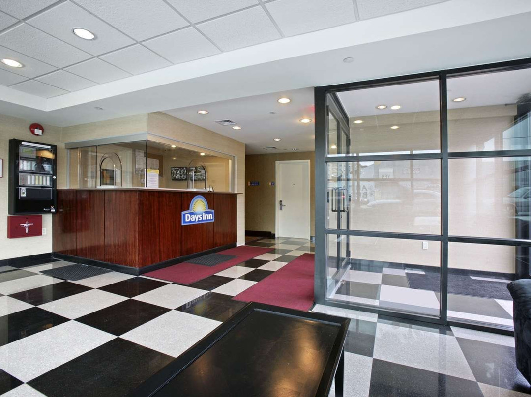 布朗克斯体育场附近戴斯酒店主图