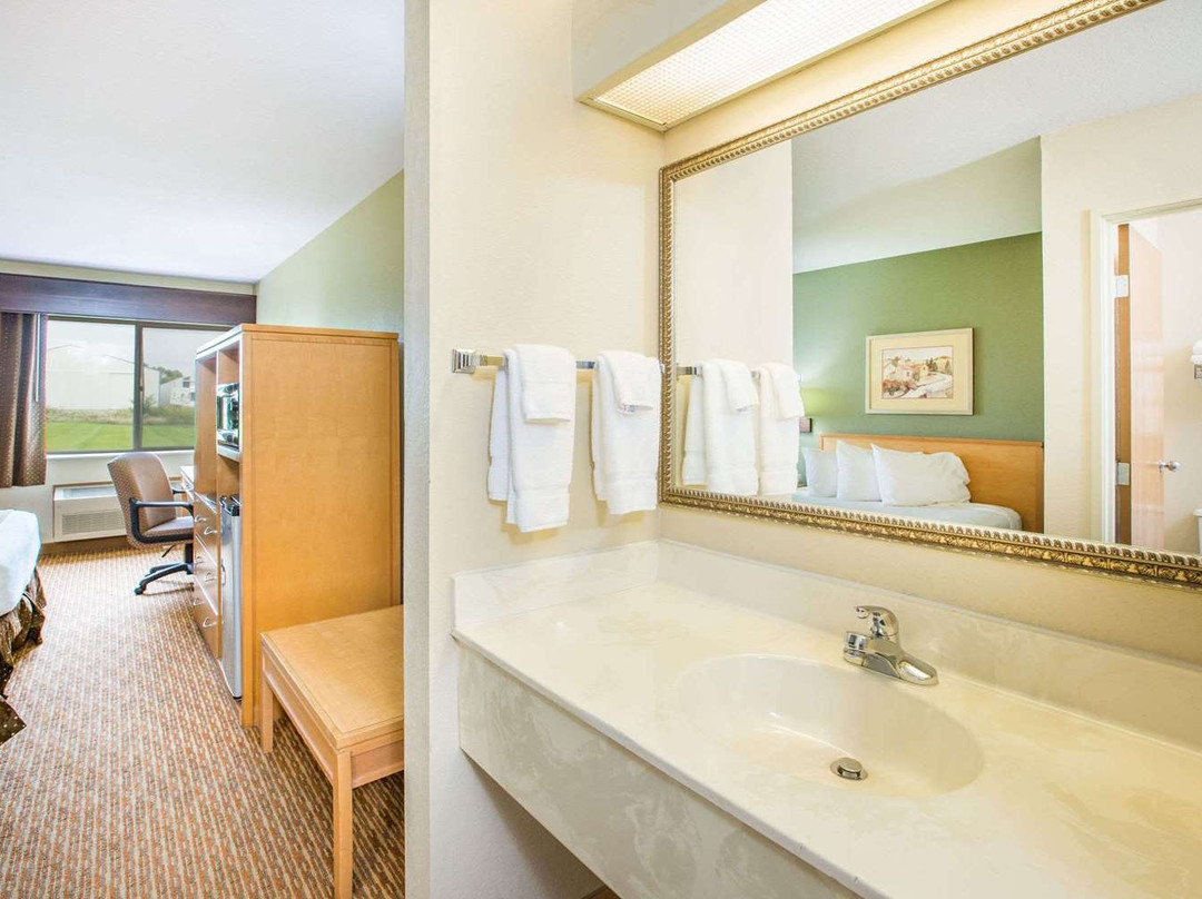 Ramada by Wyndham Spirit Lake/Okoboji主图