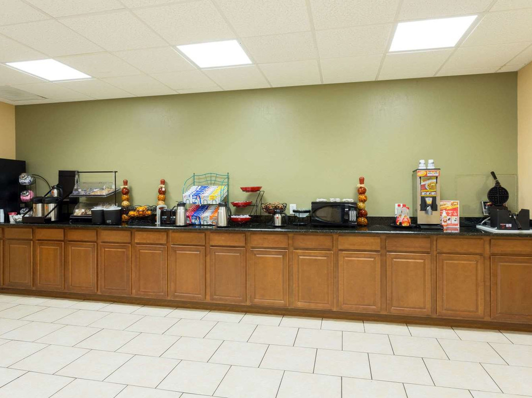 Ramada by Wyndham Lake Placid主图