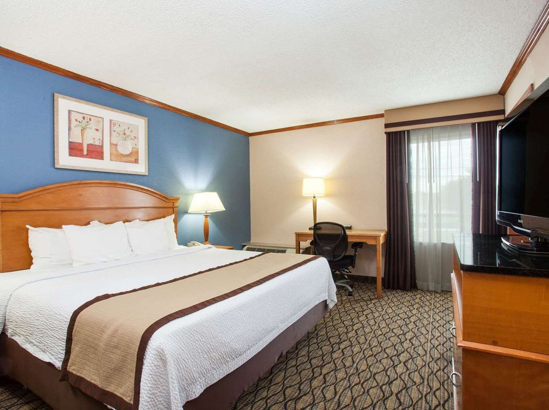 Baymont by Wyndham Madison Heights Detroit Area主图