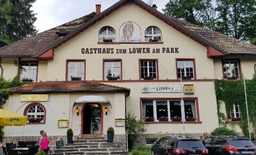 Gasthaus Lowen am park
