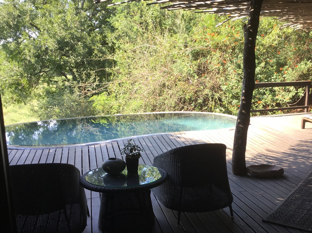 巨石小屋主图
