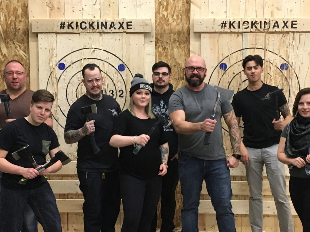 Kickin’ Axe Throwing-布兰登必去景点