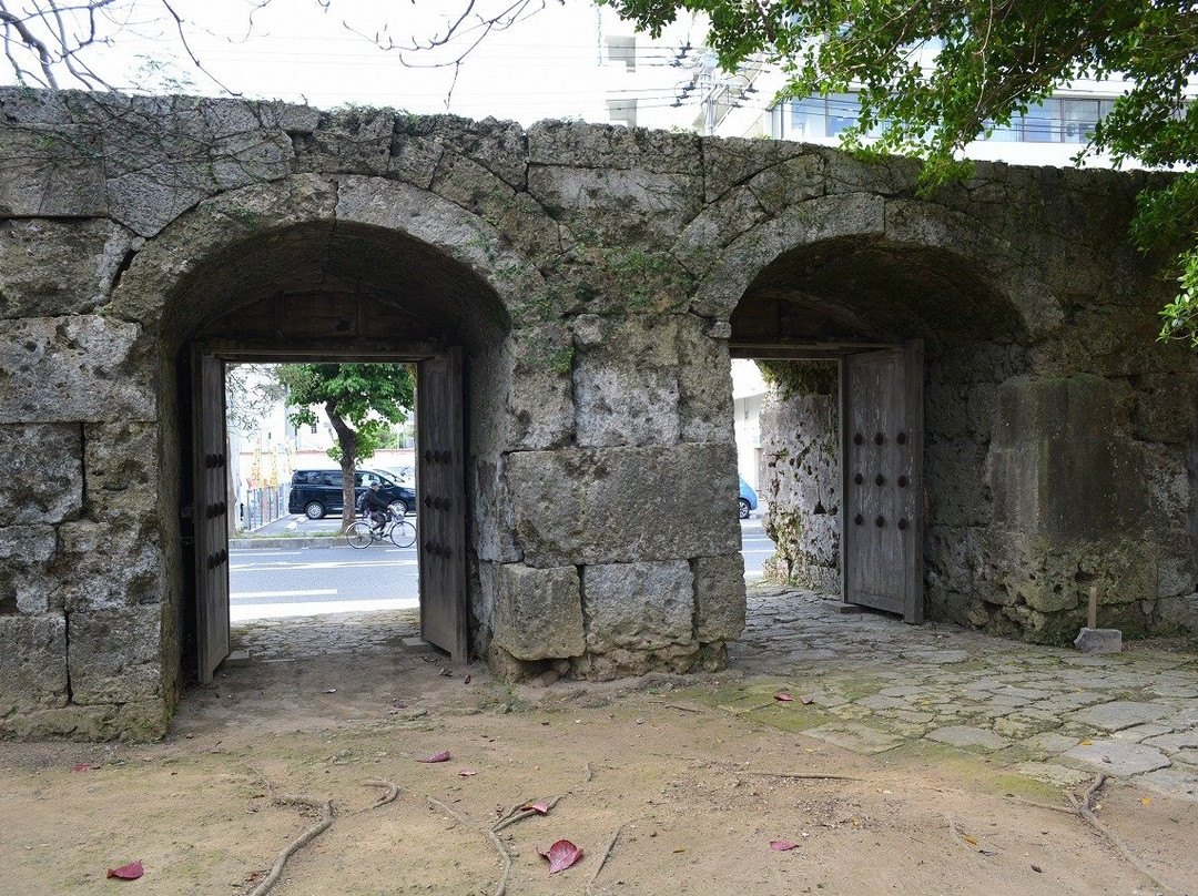 Stone gate, Old Sogenji Temple景点图片