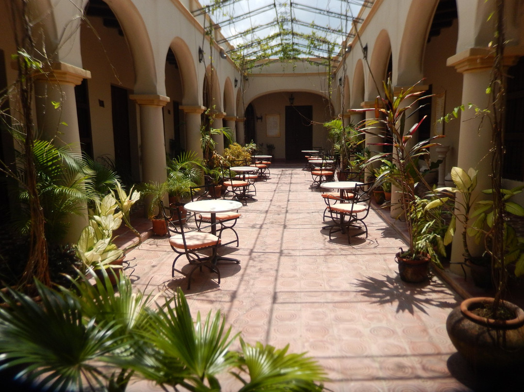 Hotel E La Avellaneda主图