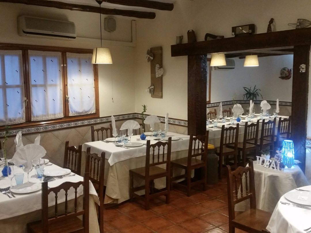 Almenar餐馆和美食-Restaurant Ideal