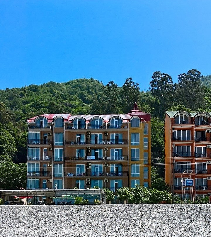 Lazuri Hotel