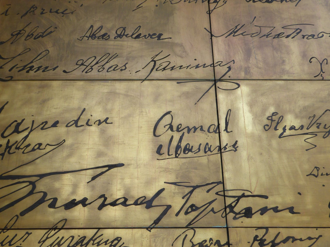 Independence Monument-地拉那必去景点