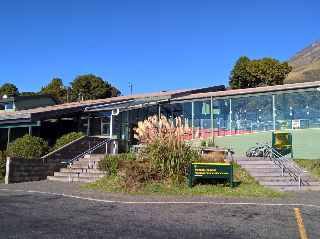 Dawson Falls Visitor Center景点图片