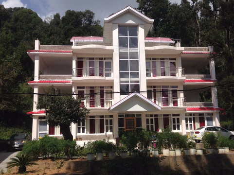 Tota Rani酒店住宿-Satobari Greens