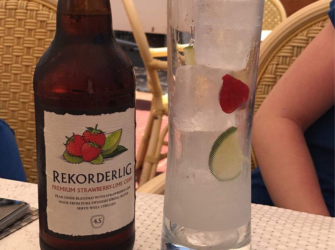 HollywoodBar CalaD'Or-桑塔尼必去景点