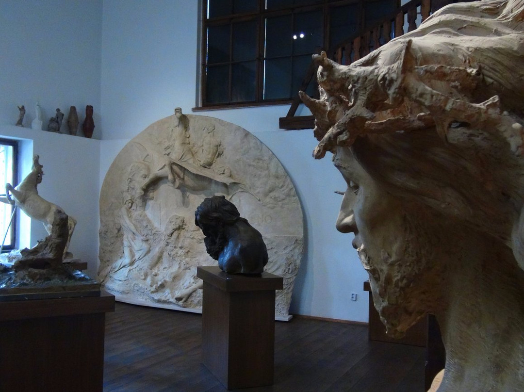 Dům Františka Bílka v Chýnově / Galerie hlavního města Prahy-Chynov必去景点