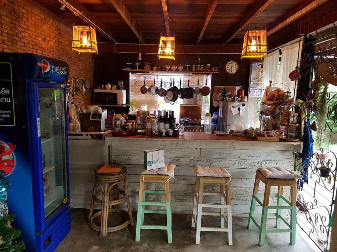 Ban Saeng Daw Phat'hna酒店住宿-Kaampuju Cafe and Rooms