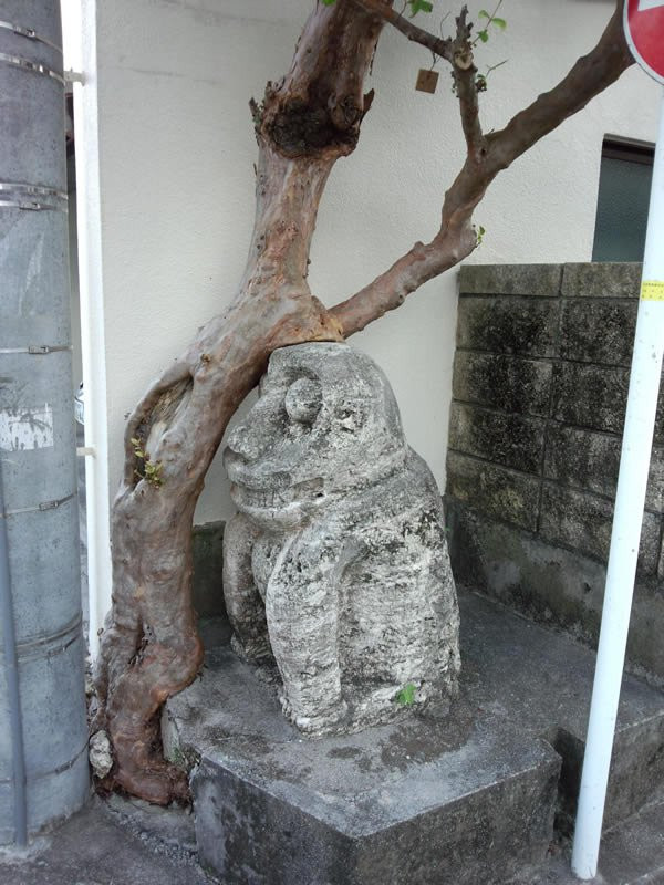Stone Statue of Lion in Nakajima-ku East-与那原町必去景点