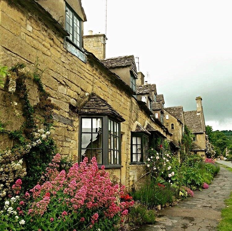 Cotswold Executive Cabs-百老汇必去景点