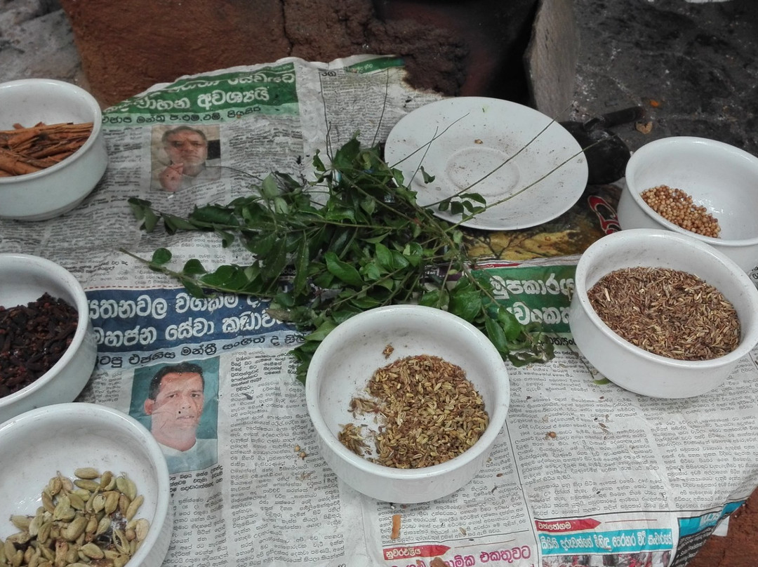 Royal 100 Spice & Herbal Garden