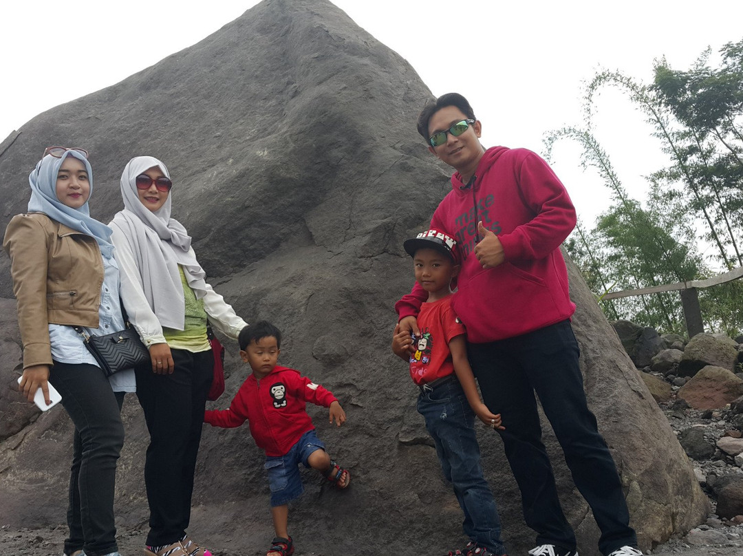 Alien Rocks-Sleman必去景点