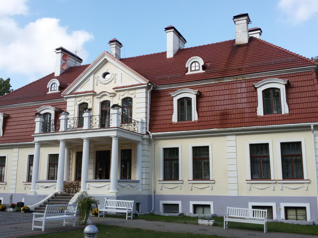 Svente Manor and the Museum of Military Vehicles景点图片