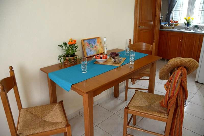 Troumpas Family Rooms and Apartments主图