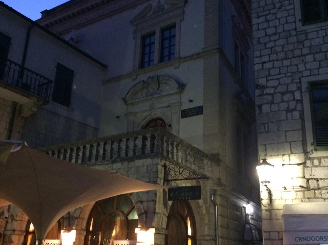 Napoleon Theatre-科托尔必去景点